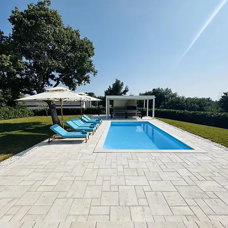 V Villa *
